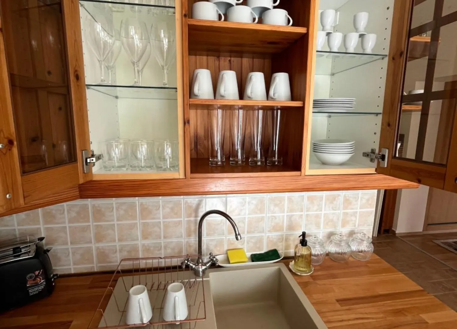 Kiraly Csaladi Apartman- Royal Family Apartment #Freegarage Budapest Hungary