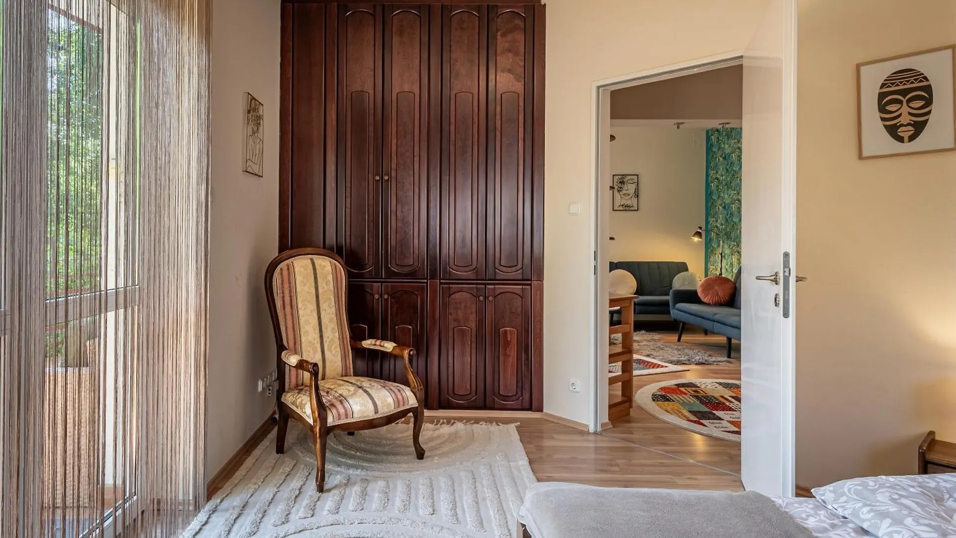 Kiraly Csaladi Apartman- Royal Family Apartment #Freegarage Budapest Hungary