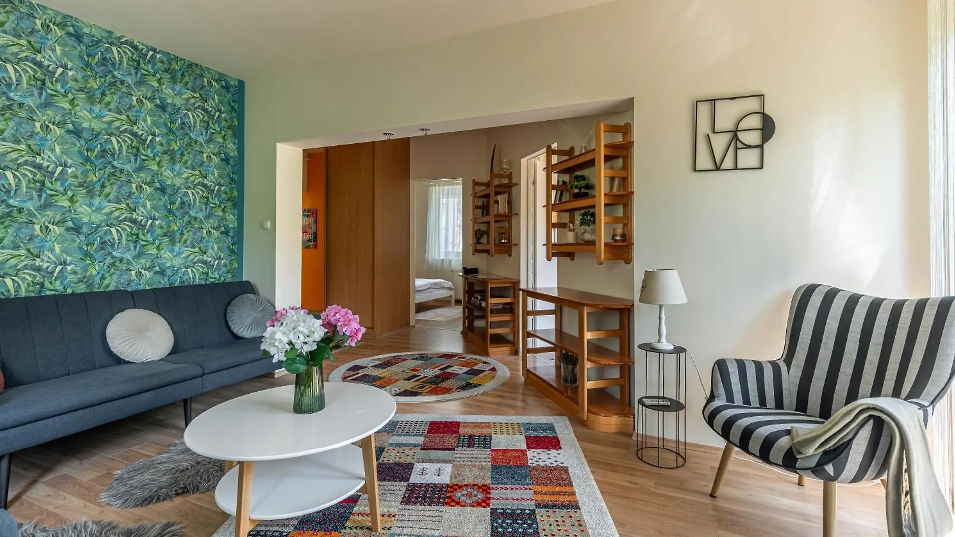 Kiraly Csaladi Apartman- Royal Family Apartment #Freegarage Budapest