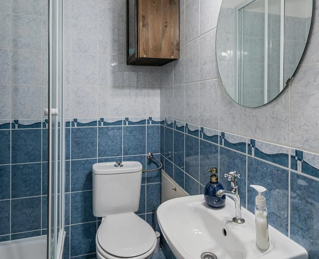Kiraly Csaladi Apartman- Royal Family Apartment #Freegarage Budapest