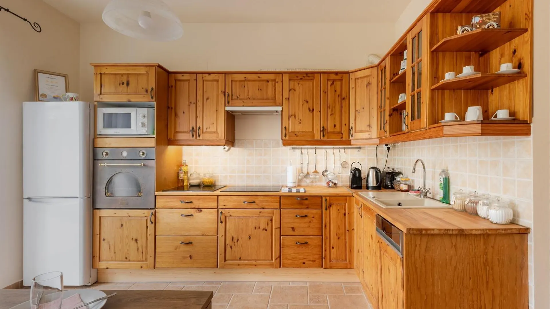 Kiraly Csaladi Apartman- Royal Family Apartment #Freegarage Budapest Hungary