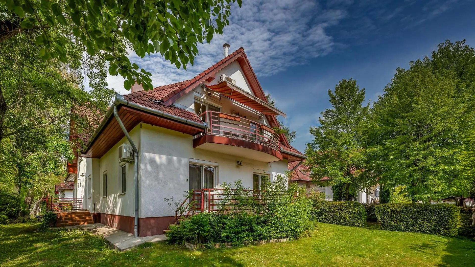 Kiraly Csaladi Apartman- Royal Family Apartment #Freegarage Budapest