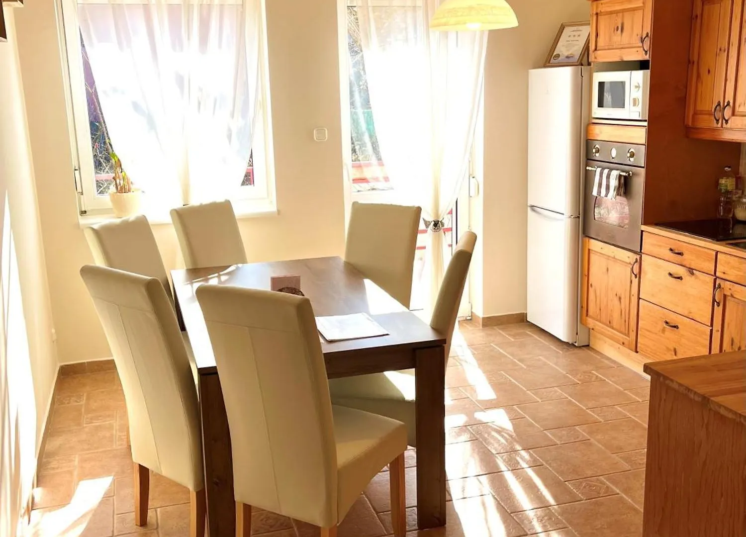 Kiraly Csaladi Apartman- Royal Family Apartment #Freegarage Budapest Hungary