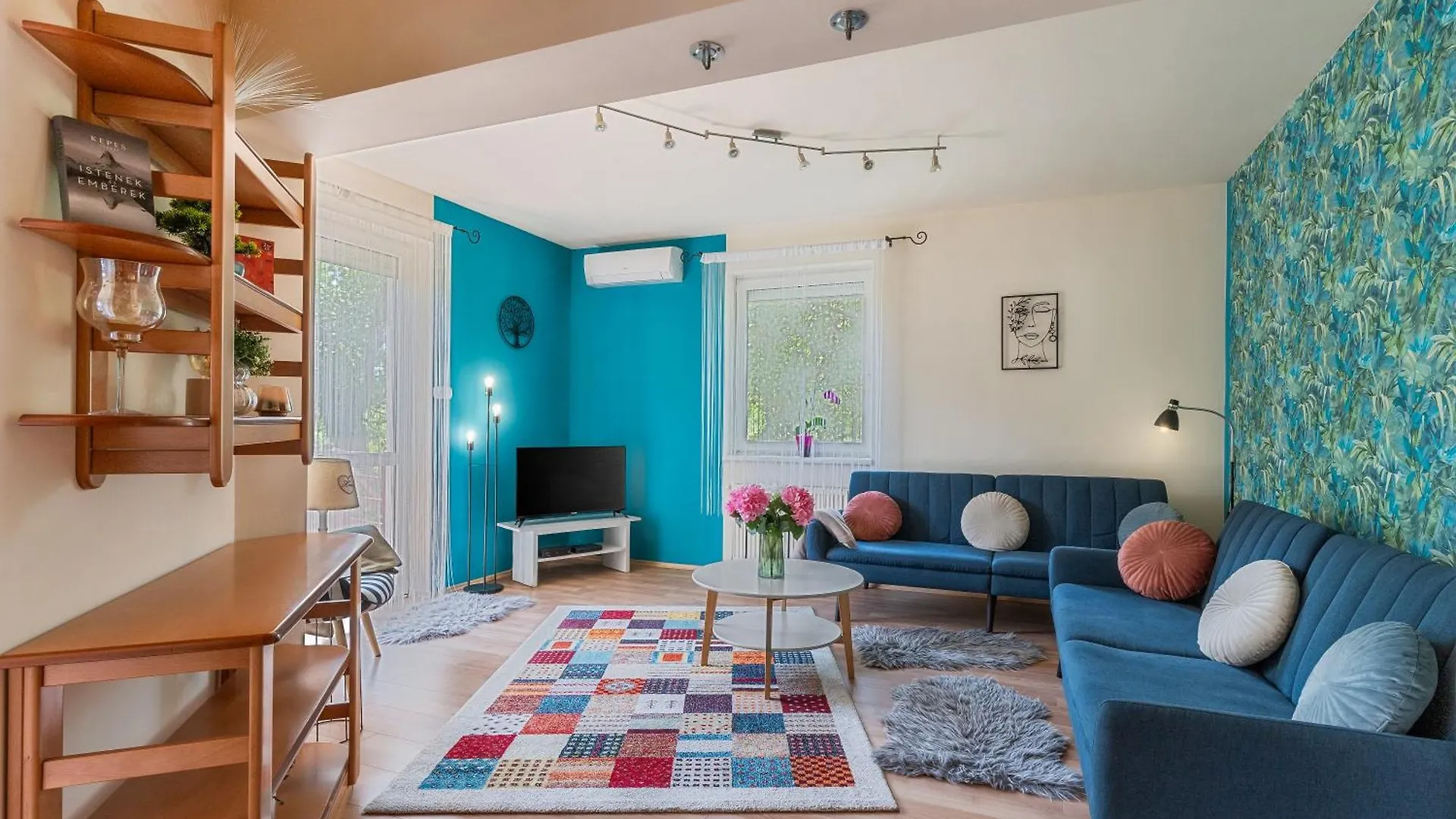 Kiraly Csaladi Apartman- Royal Family Apartment #Freegarage Budapest
