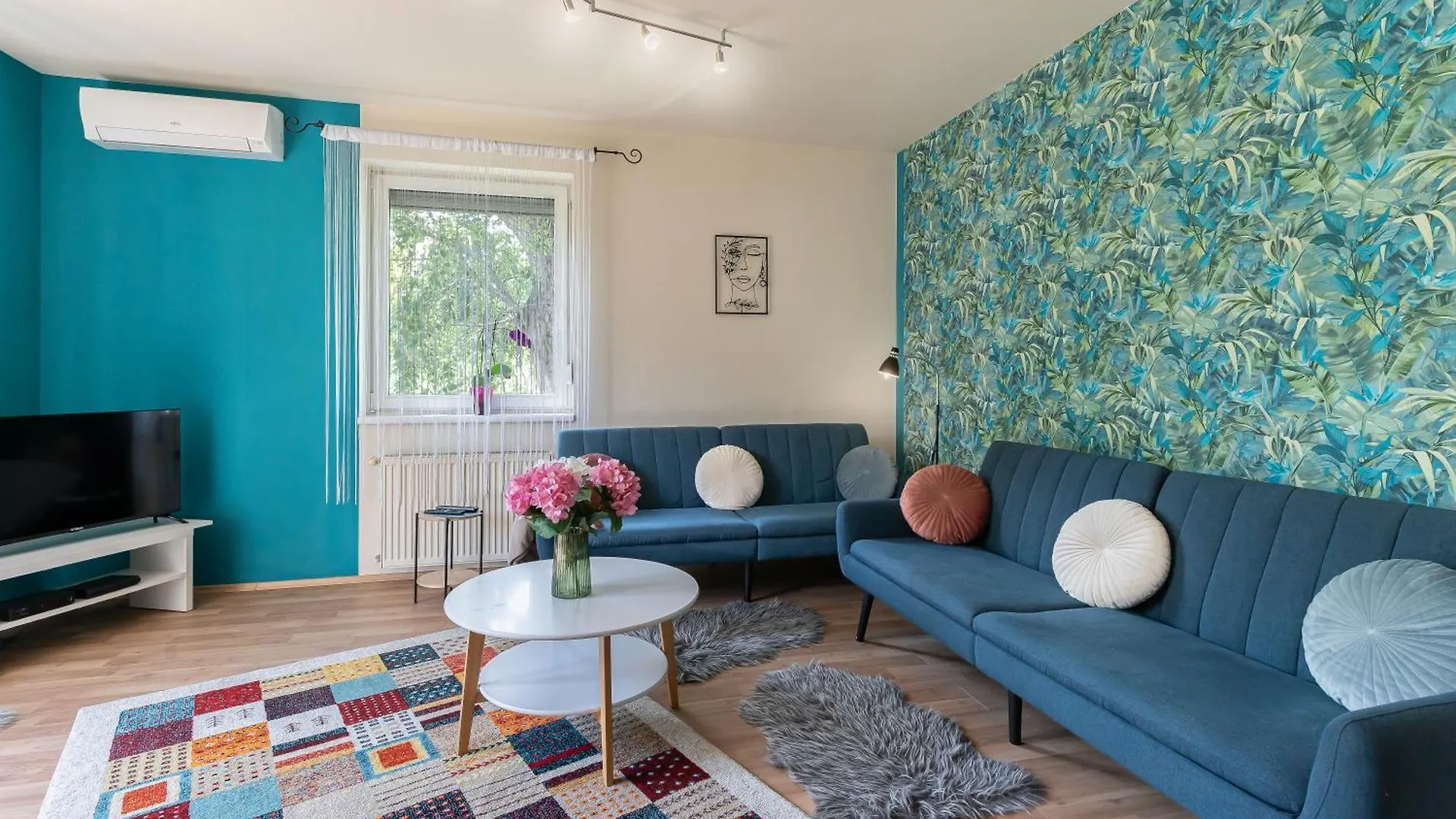Kiraly Csaladi Apartman- Royal Family Apartment #Freegarage Budapest Hungary
