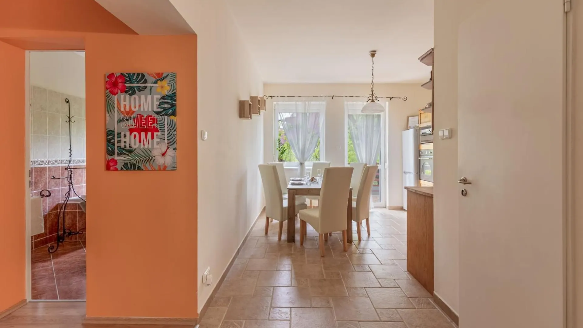 Kiraly Csaladi Apartman- Royal Family Apartment #Freegarage Budapest 0*,  Hungary